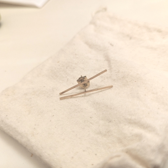 Boutique minimalist earrings handmade - Picture 4 of 4